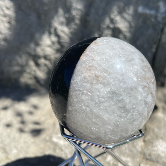 Sardonyx Black Onyx Sphere Natural Reiki 38mm - Picture 2 of 2